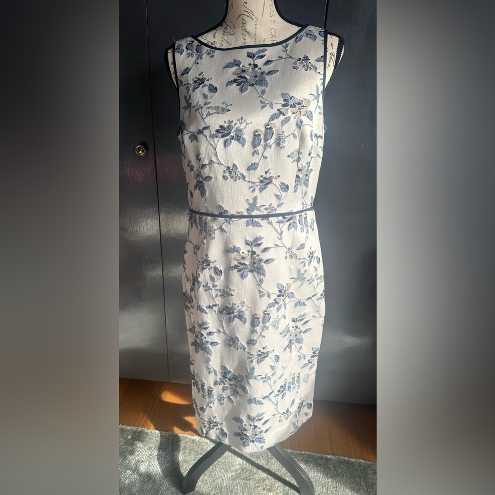 NWOT Sz 10. Ann Taylor Floral & Bird Print Sheath Dress. Beige, silver, navy - Picture 4 of 12
